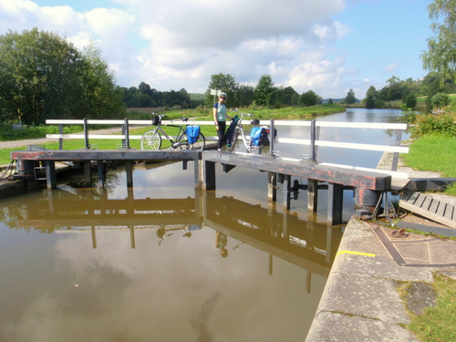 Crossover the locks to be on the correct kanal side.